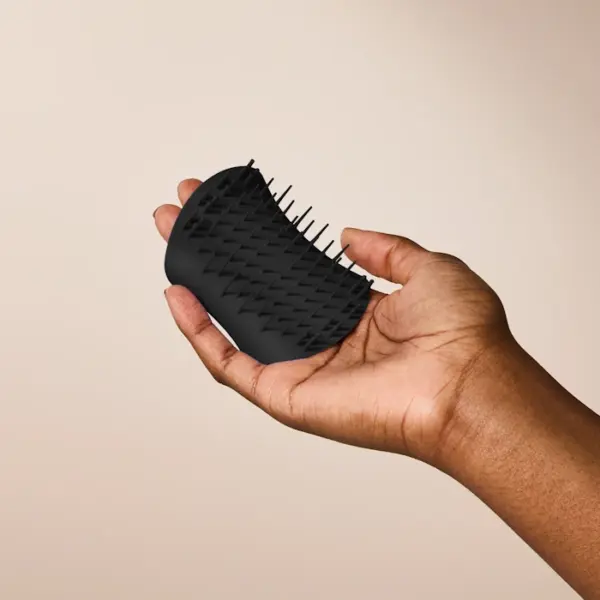 TANGLE TEEZER SCALP EXFOLIATOR & MASSAGER BLACK2