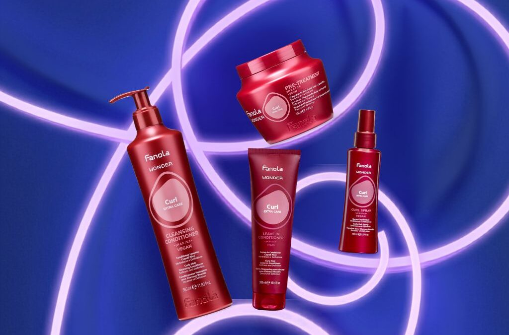 Come definire i capelli ricci senza effetto crespo: prodotti, tecniche e routine